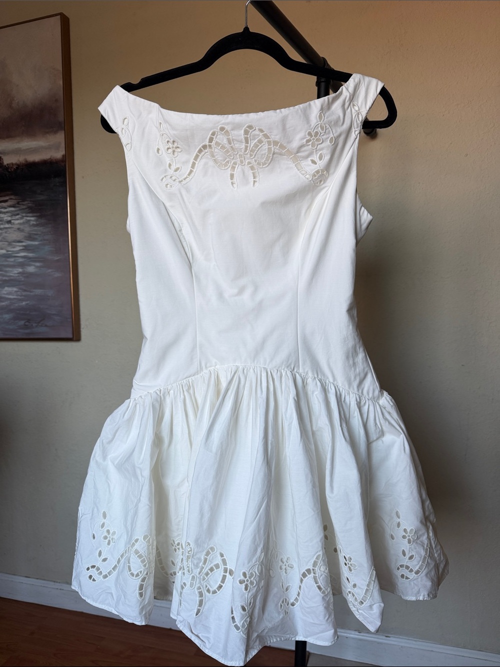 House of CB Lauren White Cotton Broderie Anglaise Boat Neck Mini Dress size M - Picture 8 of 17